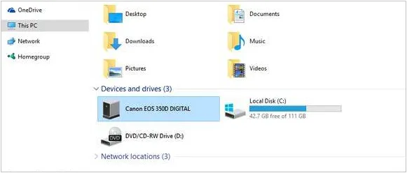 カメラにアクセスし、SDカードからPCにファイルを移動する