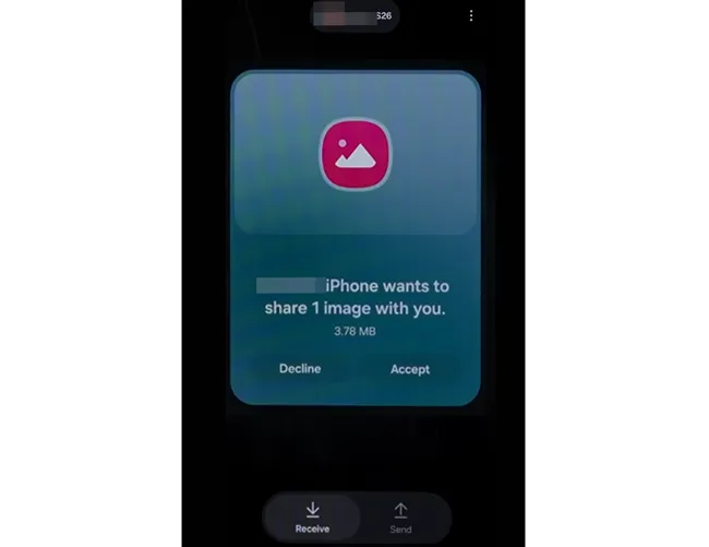 Envoyez des vidéos d'un iPhone vers un Android grâce à Quick Share et AirDrop.